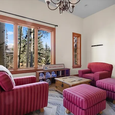 Mountain Village Retreat With Hot Tub Sauna & Views Holiday home *