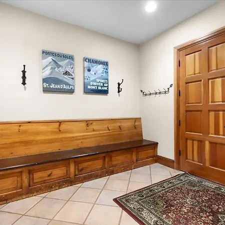 Mountain Village Retreat With Hot Tub Sauna & Views Holiday home