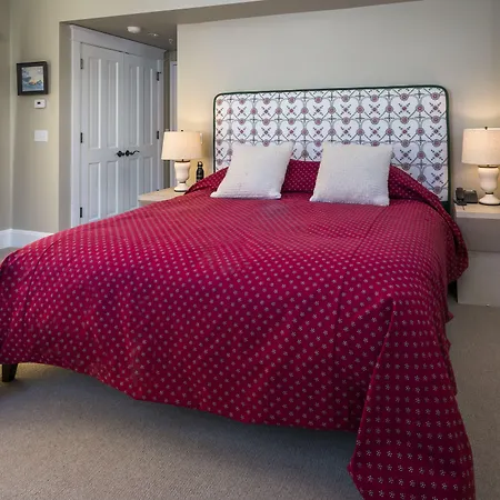 Dunton Town House Inn