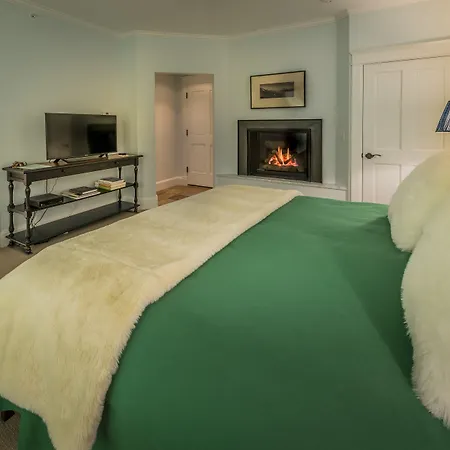 Dunton Town House Inn 5*