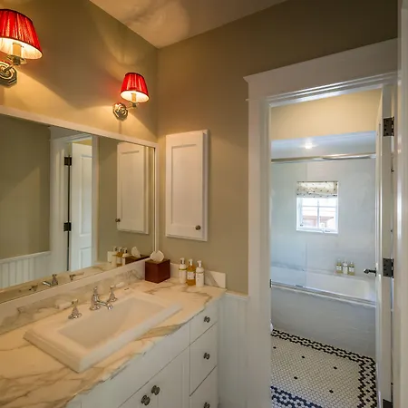 Dunton Town House 5*