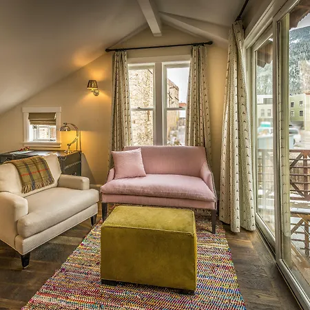 Dunton Town House Inn