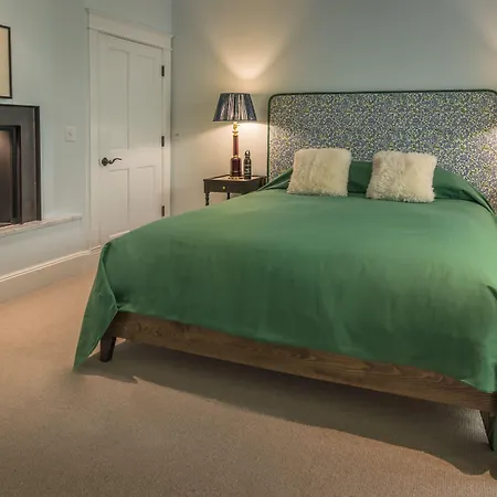 Dunton Town House Inn