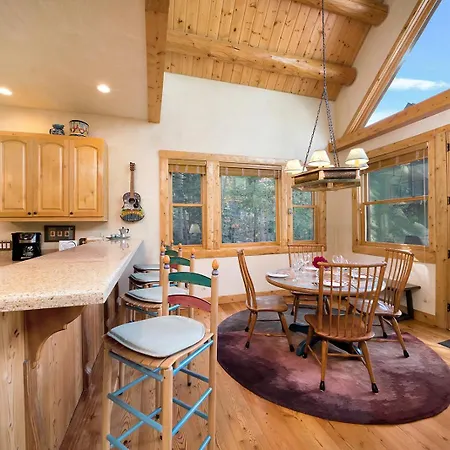 Mountain View 2 Ski-in Private Hot Tub 4br 4.5ba Sleeps 8 Holiday home