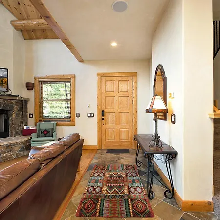 Mountain View 2 Ski-in Private Hot Tub 4br 4.5ba Sleeps 8 Holiday home *