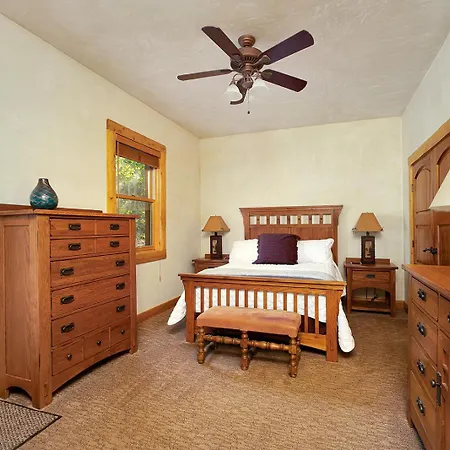 Mountain View 2 Ski-in Private Hot Tub 4br 4.5ba Sleeps 8