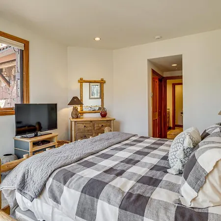 Luxurious Ski-in/ski-out Mountain Escape