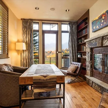 Luxury Retreat Hot Tub And Mountain View Holiday home *