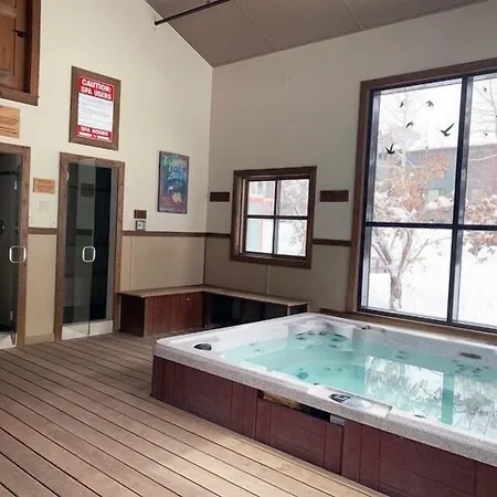 2 Min Walk To Lift 7, Shuttle To Gondola! Hot Tub, Fireplace