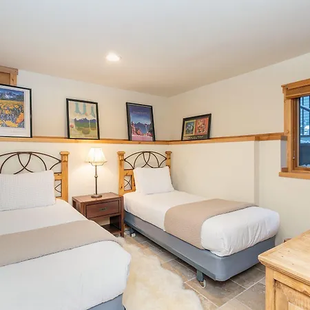2 Min Walk To Lift 7, Shuttle To Gondola! Hot Tub, Fireplace