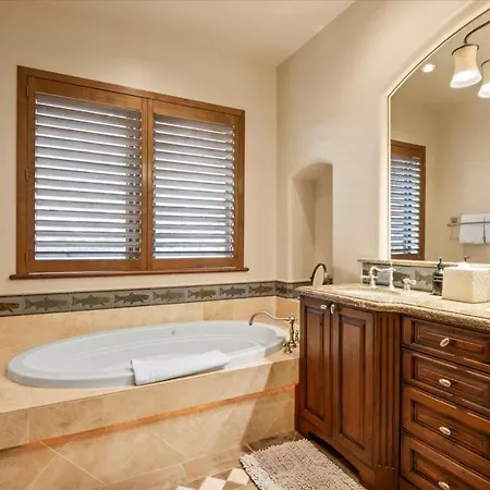 Holiday home Luxury Retreat Hot Tub And Mountain View *