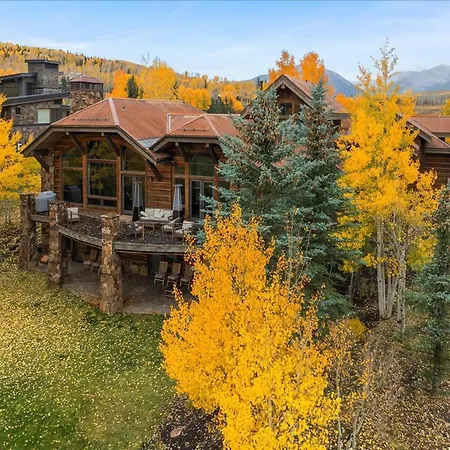Luxury Retreat Hot Tub And Mountain View Holiday home *