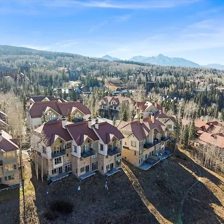 Mountain Village Retreat - Steam Shower & Views *
