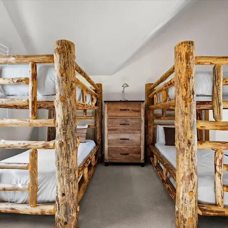Mountain Village Retreat - Steam Shower & Views Holiday home *
