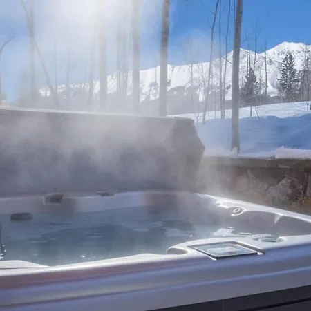 Holiday home Ski-in Ski-out 4br W- Deck, Hot Tub, & Crib