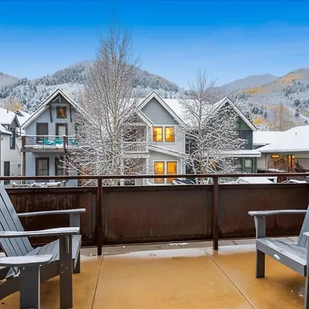 Downtown Luxury Retreat Private Hot Tub *