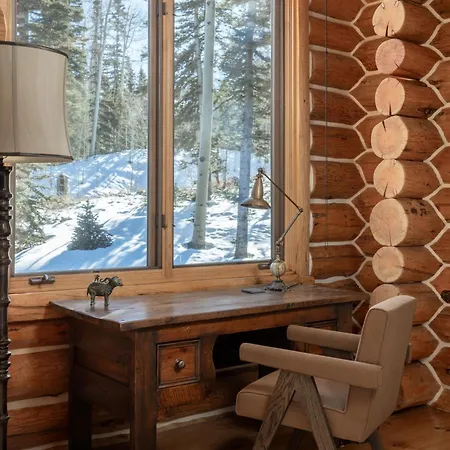 Bear - Modern Log At Easy Ski-in-out Location