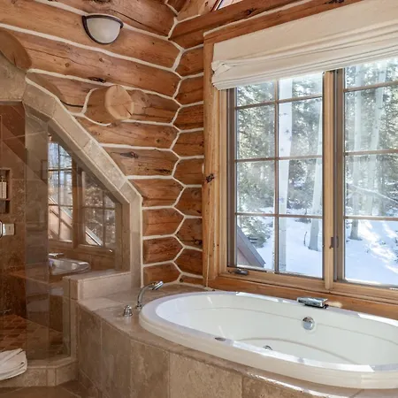 Bear - Modern Log At Easy Ski-in-out Location Villa *
