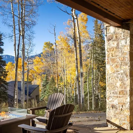 Bear - Modern Log At Easy Ski-in-out Location Villa *