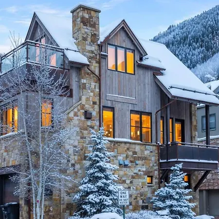 Downtown Luxury Retreat Private Hot Tub Holiday home *