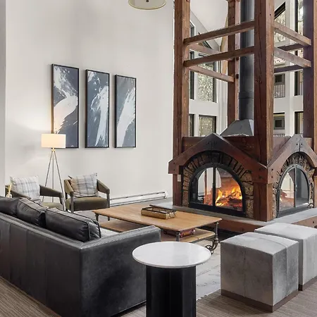 Apartment West End Winner - Hot Tub, Parking, Open Kitchen & Living Space *