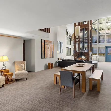 West End Winner - Hot Tub, Parking, Open Kitchen & Living Space