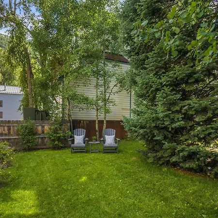 West End Winner - Hot Tub, Parking, Open Kitchen & Living Space *
