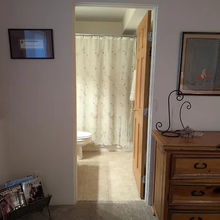Peaceful Sunny Out In Condo, Parking, Pets