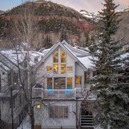 445 West Depot - Elevated Comfort Villa *