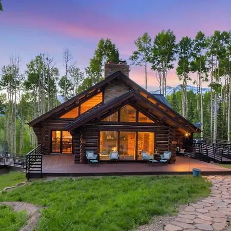 Scenic Escape - Private Deck Designer Interiors Holiday home *