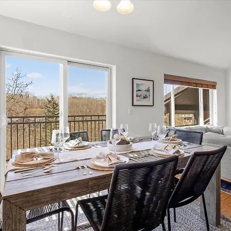 Mountain Village Escape - Walk To Slopes & Views