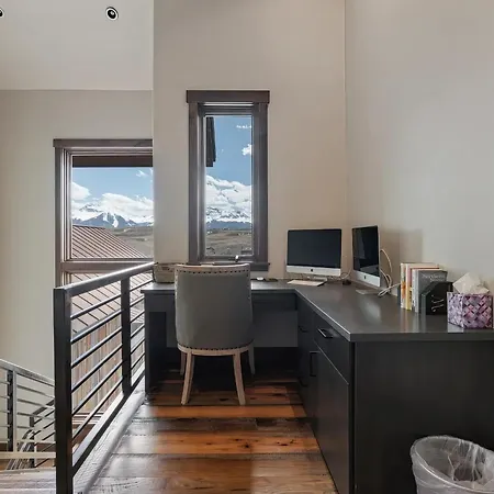 Ridge - Hot Tub, Fire Pit & Mountain View Holiday home
