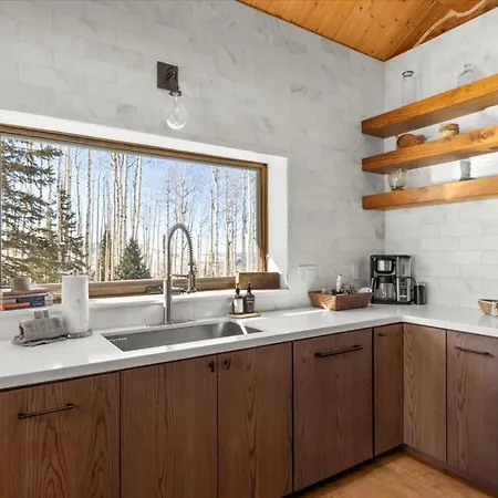 Scenic Escape - Private Deck Designer Interiors Telluride