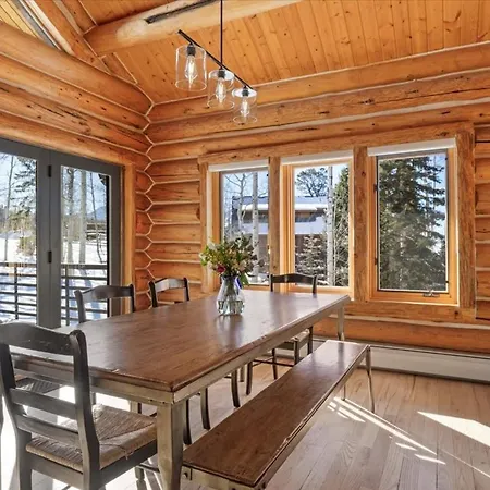 Holiday home Scenic Escape - Private Deck Designer Interiors