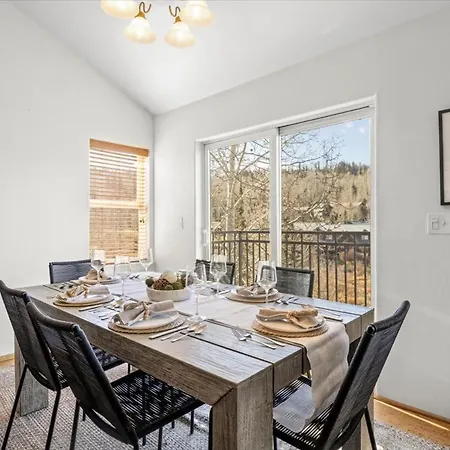 Mountain Village Escape - Walk To Slopes & Views *