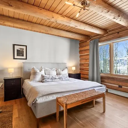 Scenic Escape - Private Deck Designer Interiors *