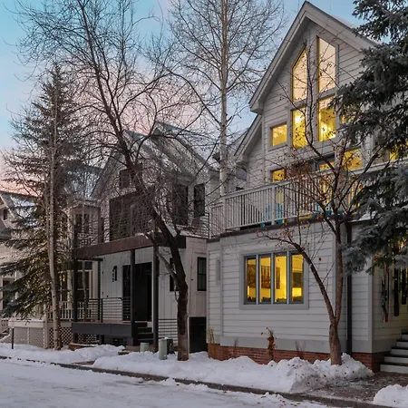 445 West Depot - Elevated Comfort *