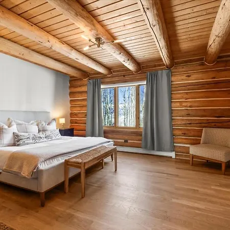 Scenic Escape - Private Deck Designer Interiors Holiday home *