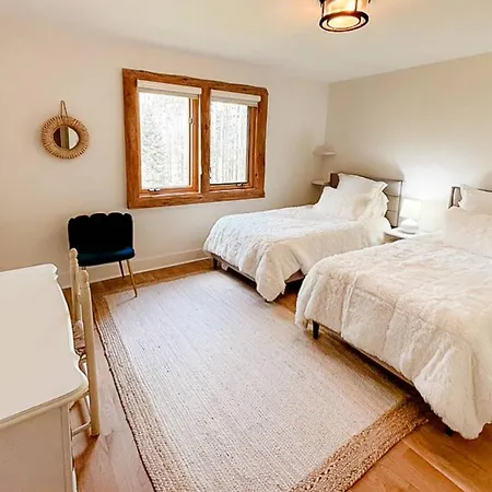 Holiday home Scenic Escape - Private Deck Designer Interiors