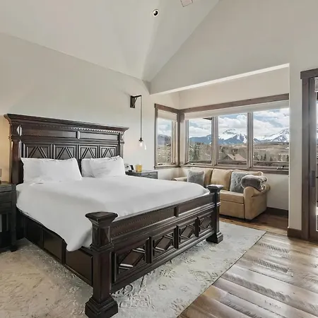 Ridge - Hot Tub, Fire Pit & Mountain View Holiday home *