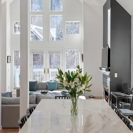 Villa 445 West Depot - Elevated Comfort *