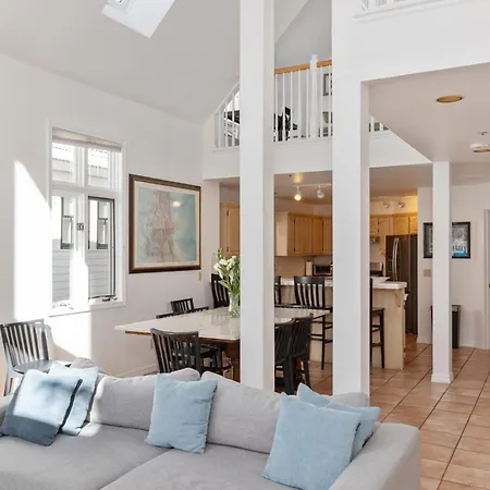 Villa 445 West Depot - Elevated Comfort