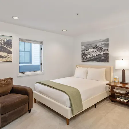 445 West Depot - Elevated Comfort