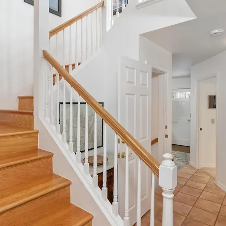 445 West Depot - Elevated Comfort Villa