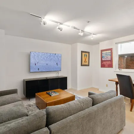 445 West Depot - Elevated Comfort Villa *