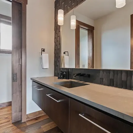 Ridge - Hot Tub, Fire Pit & Mountain View Holiday home