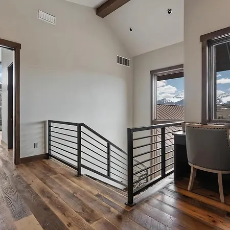 Ridge - Hot Tub, Fire Pit & Mountain View Holiday home