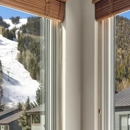 Apartment West End Winner - Hot Tub, Parking, Open Kitchen & Living Space *
