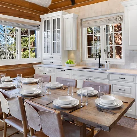 New! Chic European Style Cabin, Short Walk To * Telluride