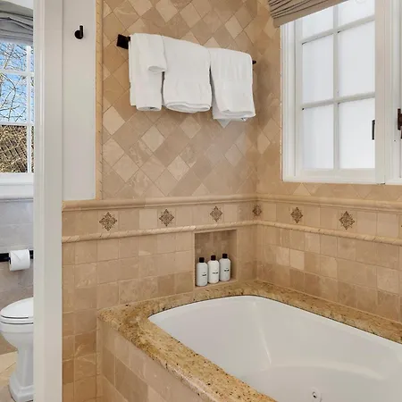 New! Chic European Style Cabin, Short Walk To Holiday home Telluride